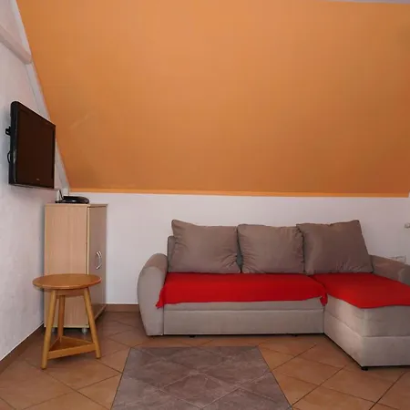 Ozebek Apartment *
